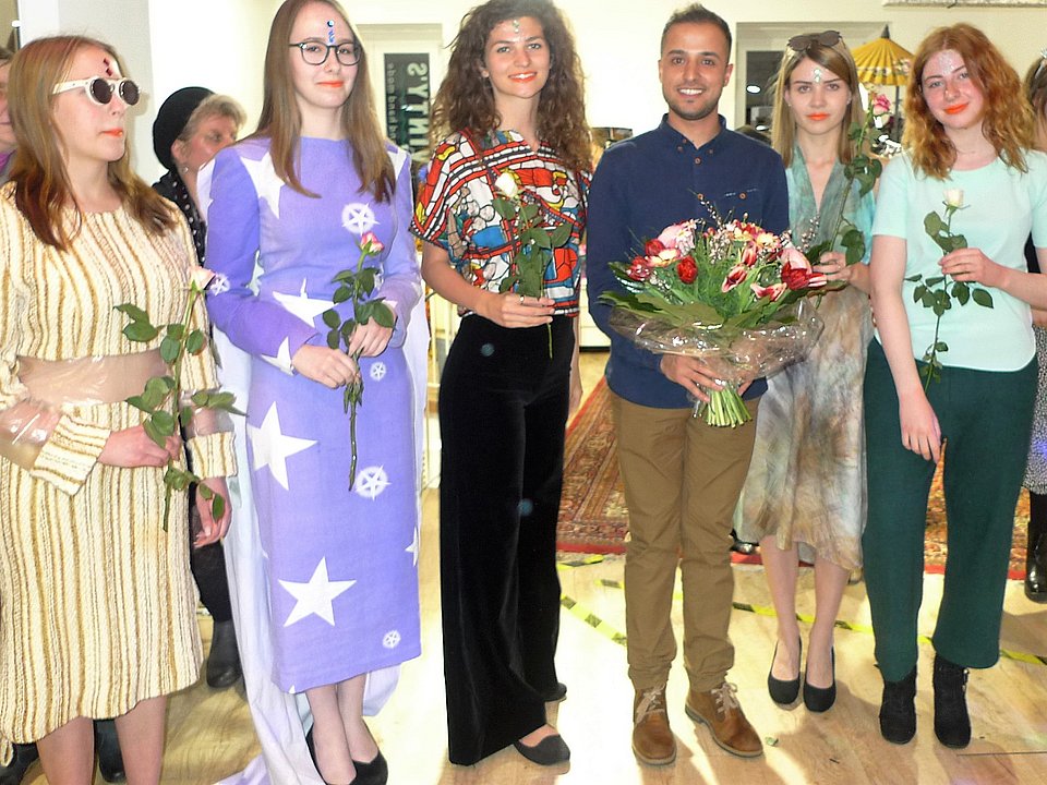 Interkulturelles Upcyclingprojekt mit Designer Adnan Alzeen aus dem Libanon