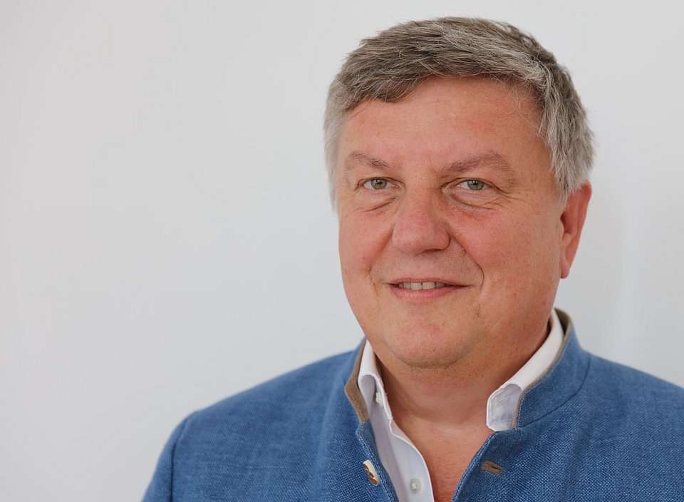 Wirtschaftsunternehmen: Integration von Arbeitssuchenden in die Arbeitswelt im IT-Bereich mit Hilfe neuer Arbeitsweisen und Technologien